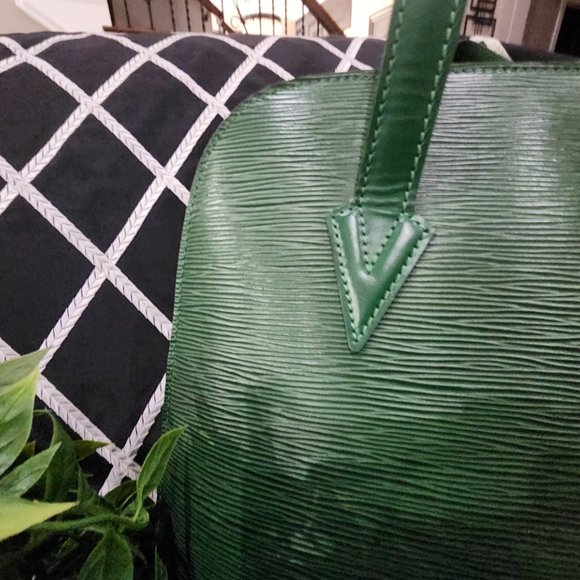 VV Good Used Condition Authentic Louis Vuitton Epi Leather Shoulder Bag - Picture 8 of 16